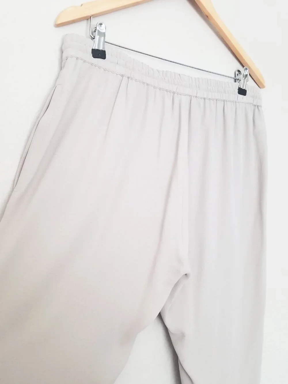 Eileen Fisher 100% Silk Georgette Ankle Pants Bone Gray Size S Drawstring $258